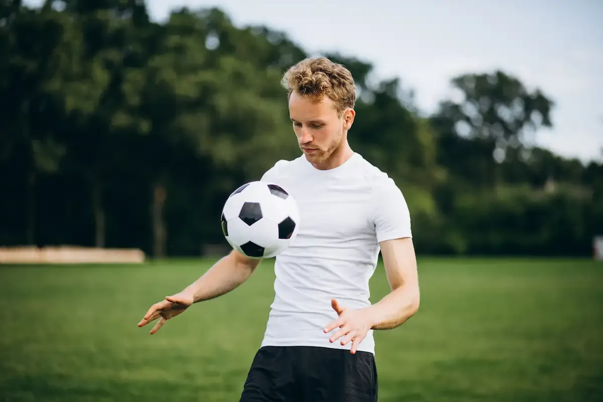 Quem tem dor na coluna pode jogar futebol