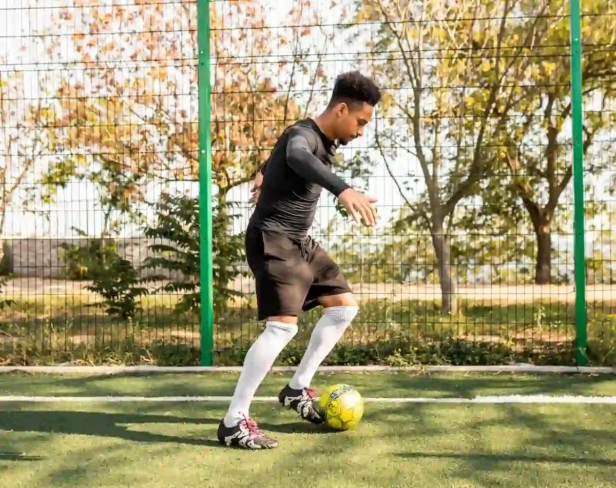 Quem tem prótese no quadril pode jogar futebol
